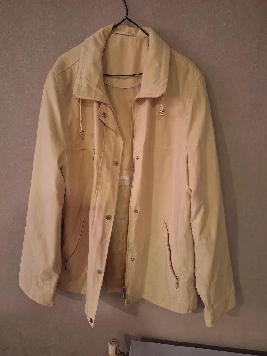 کاپشن پاییزه|لباس|شیراز, ملاصدرا|دیوار