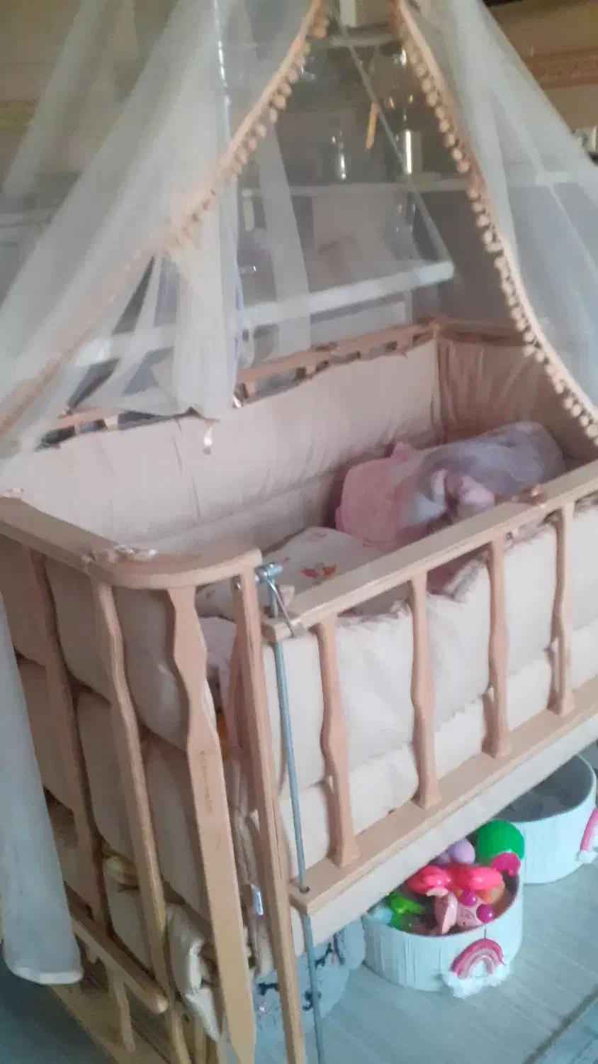 گهواره به همراه کهنه شور|اسباب و اثاث بچه|چهارباغ, |دیوار