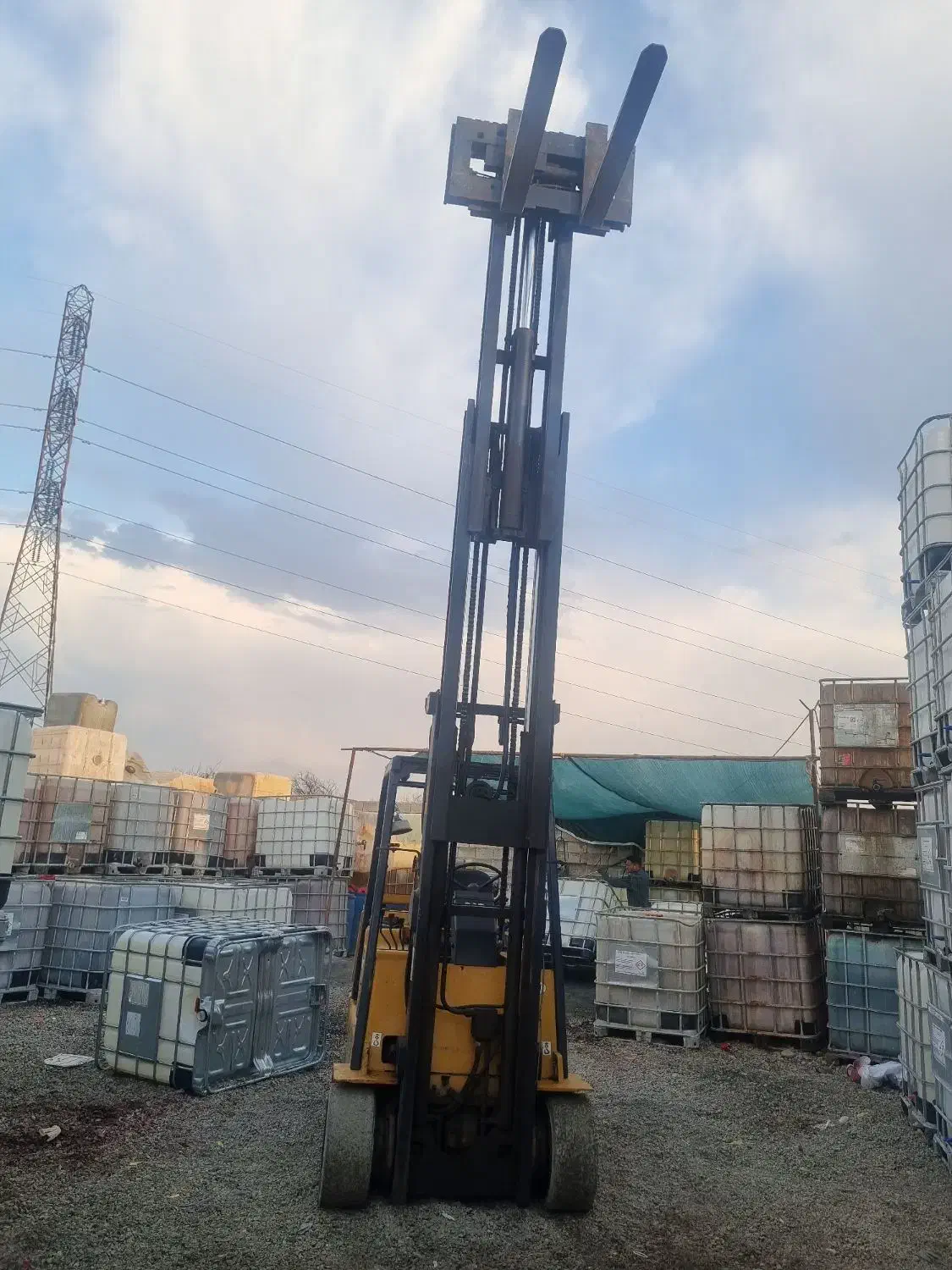 اجاره لیفتراک بدون راننده ماهیانه وسالیانه|خدمات حمل و نقل|نجف‌آباد, شهرک صنعتی منتظریه|دیوار