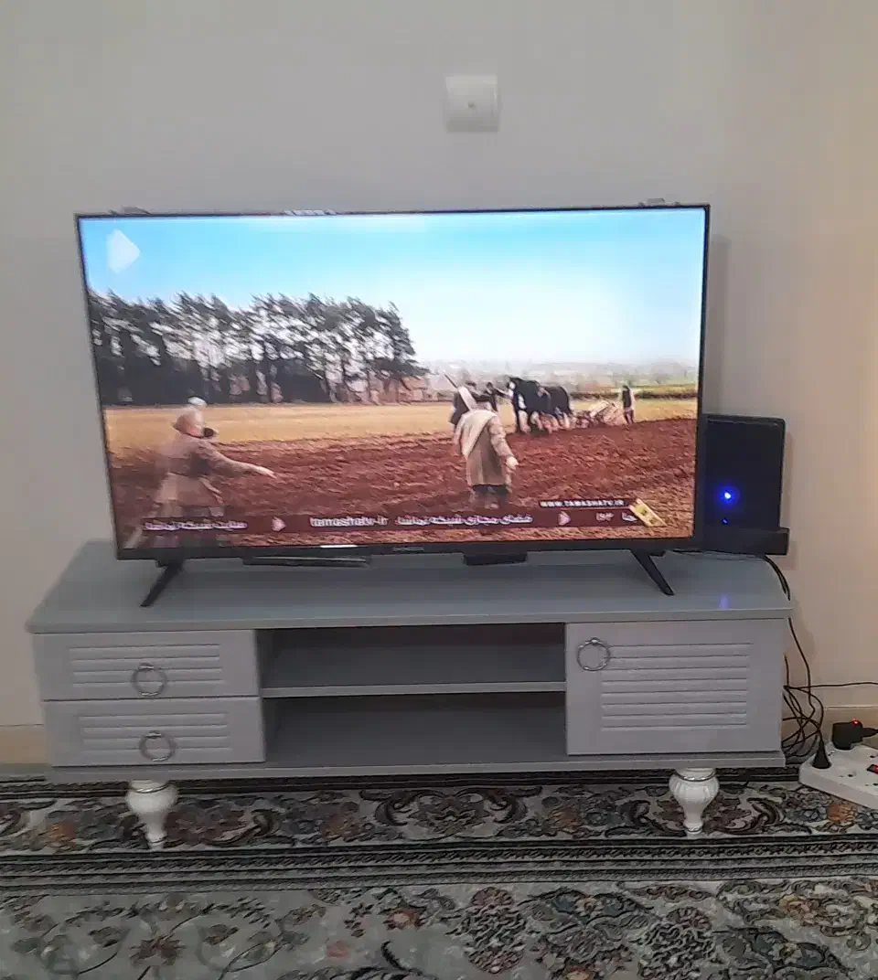 میز و تلویزیون|تلویزیون و پروژکتور|ملایر, |دیوار