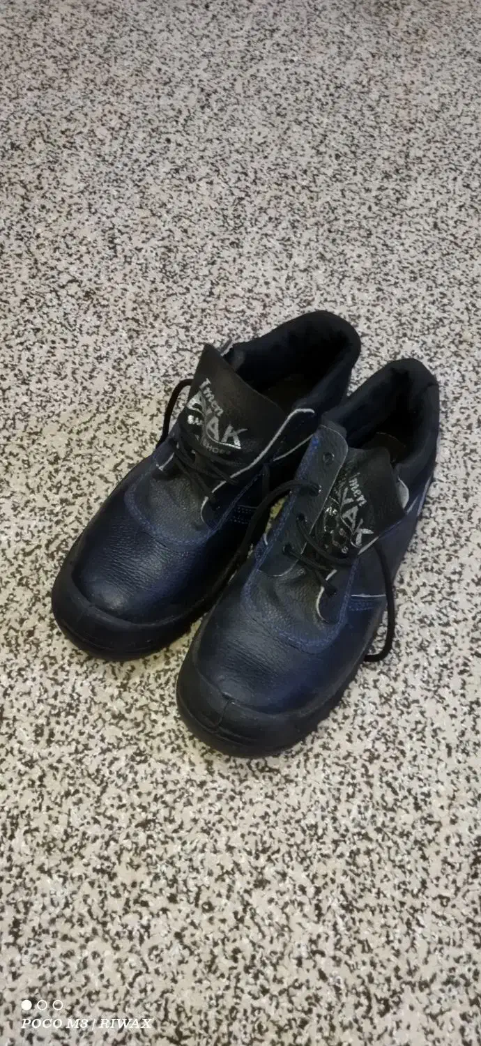 کفش کار|کیف، کفش، کمربند|دهلران, |دیوار