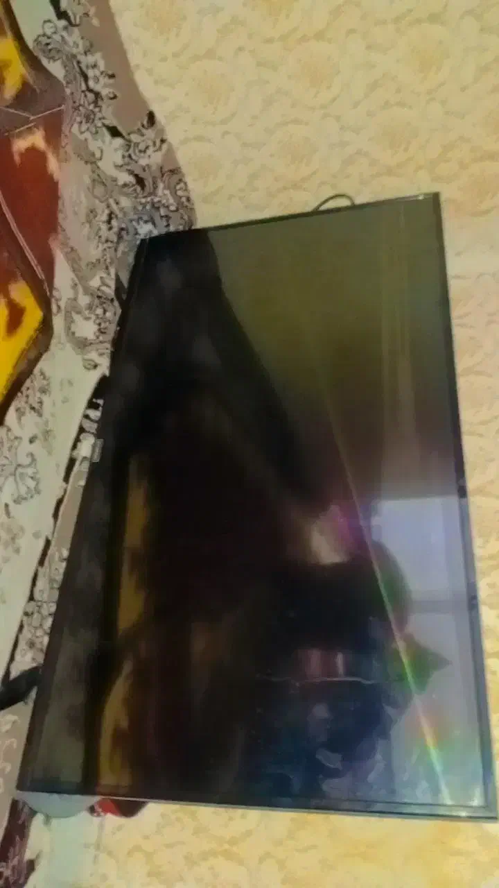 دو عدد تلویزیون|تلویزیون و پروژکتور|همدان, |دیوار