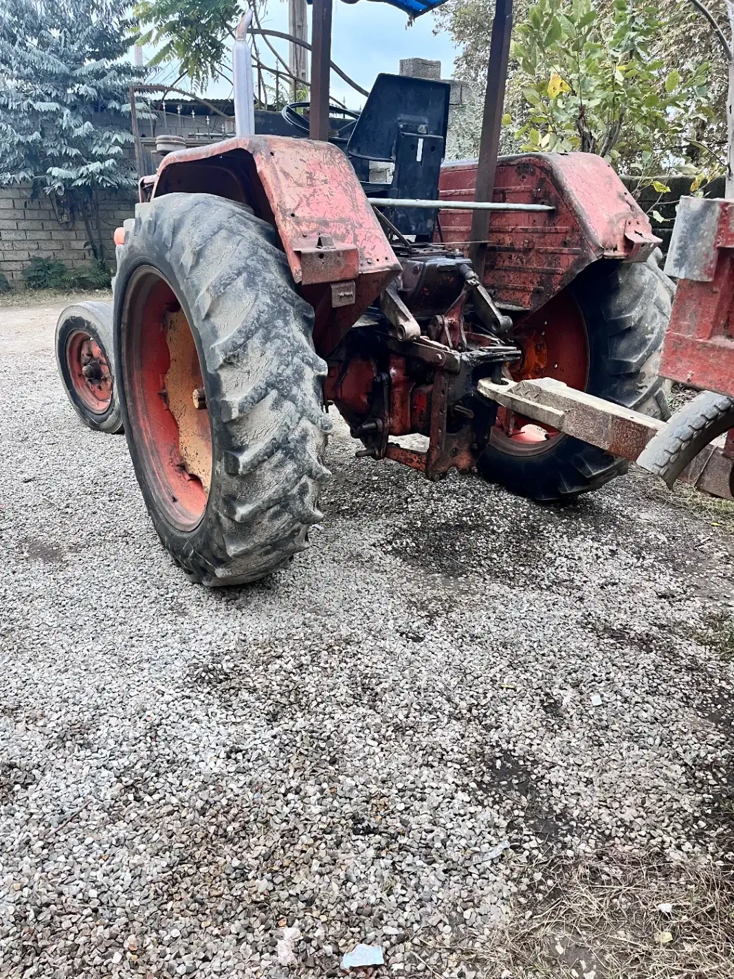 تراکتور رومانی|خودرو سنگین|رشت, پل تالشان|دیوار