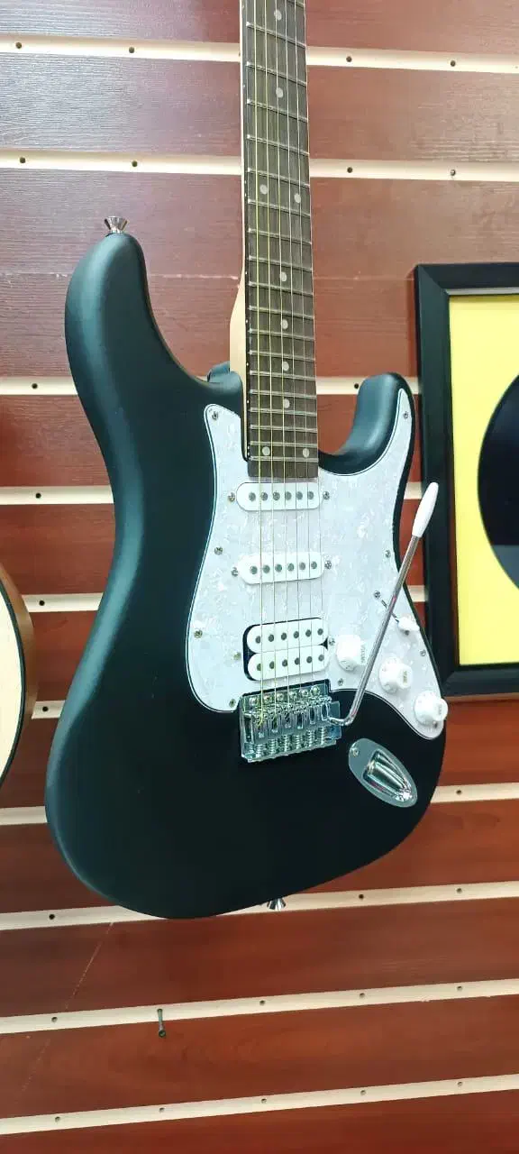 گیتار الکتریک آیبانز|گیتار، بیس، امپلیفایر|شیراز, انجیره|دیوار