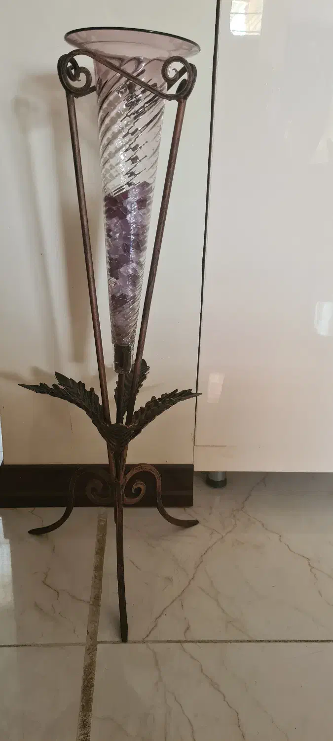 گلدان تژئینی پایه بلند|گل و گیاه طبیعی|شاهینشهر, مخابرات (شهید بهشتی)|دیوار