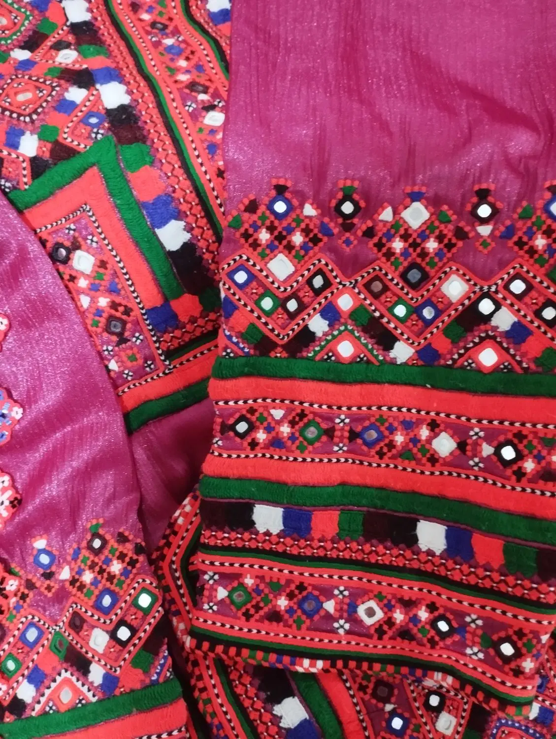 لباس|لباس|نیک شهر, |دیوار