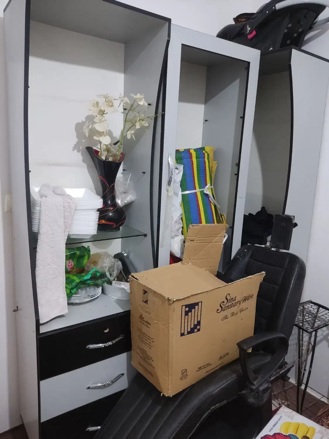 لوازم آرایشگاه به قیمت مناسب|آرایشگاه و سالنهای زیبایی|خوی, |دیوار