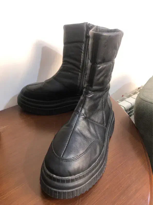 نیم بوت|کیف، کفش، کمربند|کرج, کوی کارمندان جنوبی|دیوار