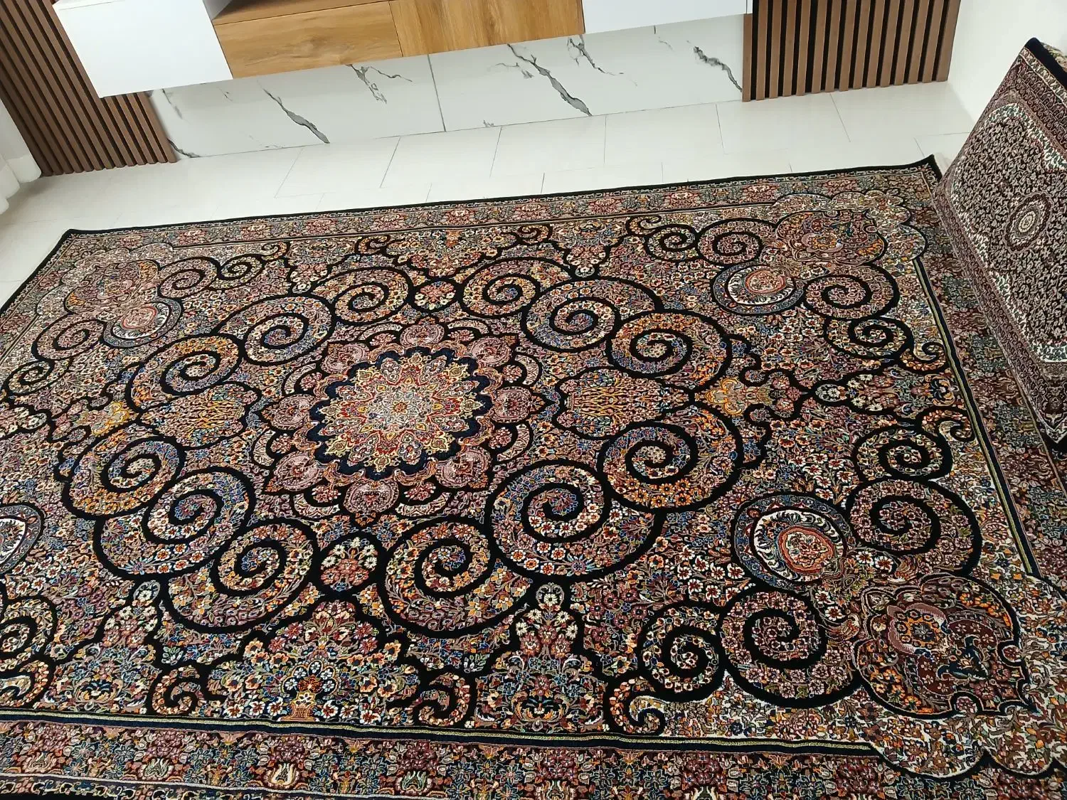 فرش ۷۰۰ شانه در حد نو|فرش|همدان, |دیوار