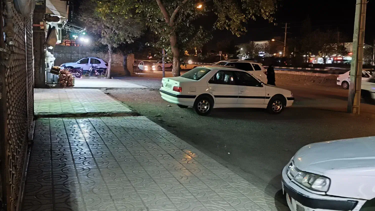 اجاره مغازه 150متری حاشیه بلوار شاهنامه|اجارهٔ مغازه و غرفه|مشهد, چهاربرج|دیوار