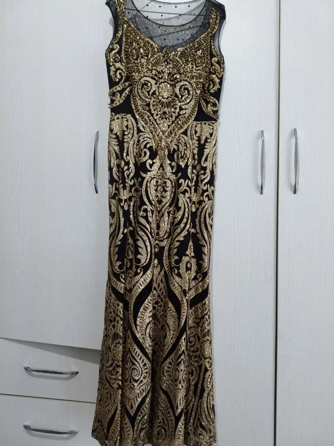 لباس مجلسی|لباس|چمستان, |دیوار