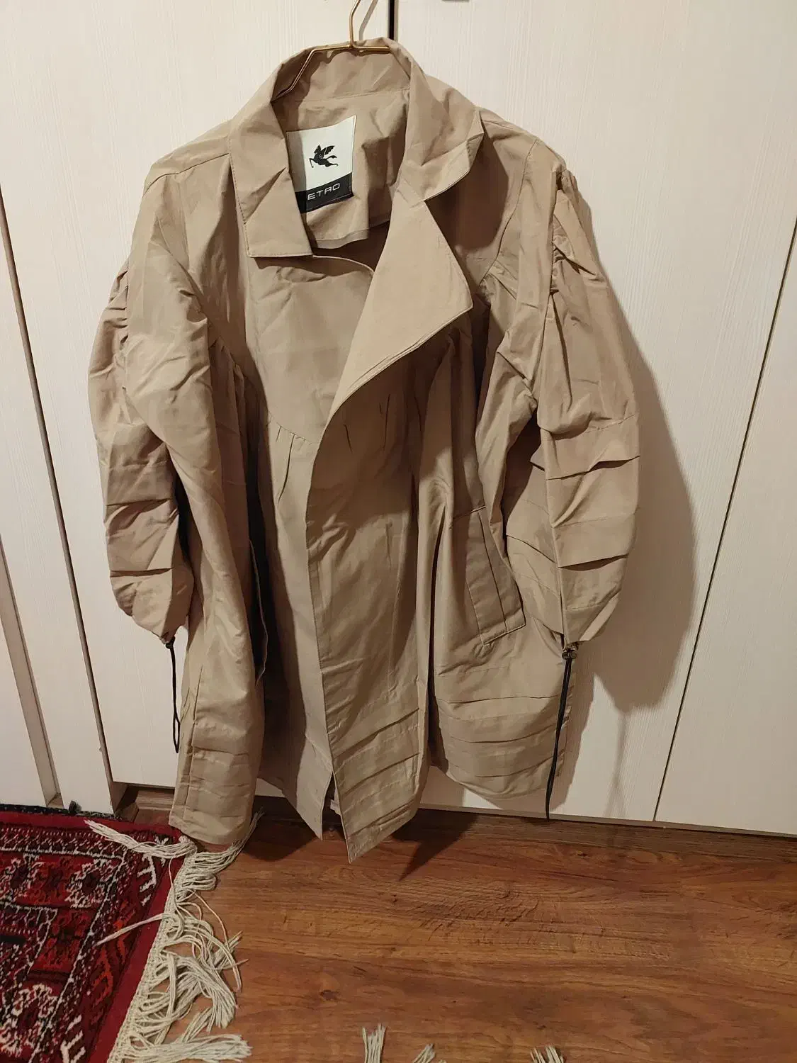 بارونی|لباس|گرگان, |دیوار