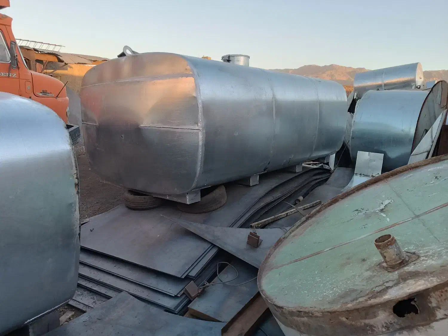 فروش تانکر ۱۳ هزاری مال داخل اتاق ده تن هست..|ماشینآلات صنعتی|زابل, |دیوار