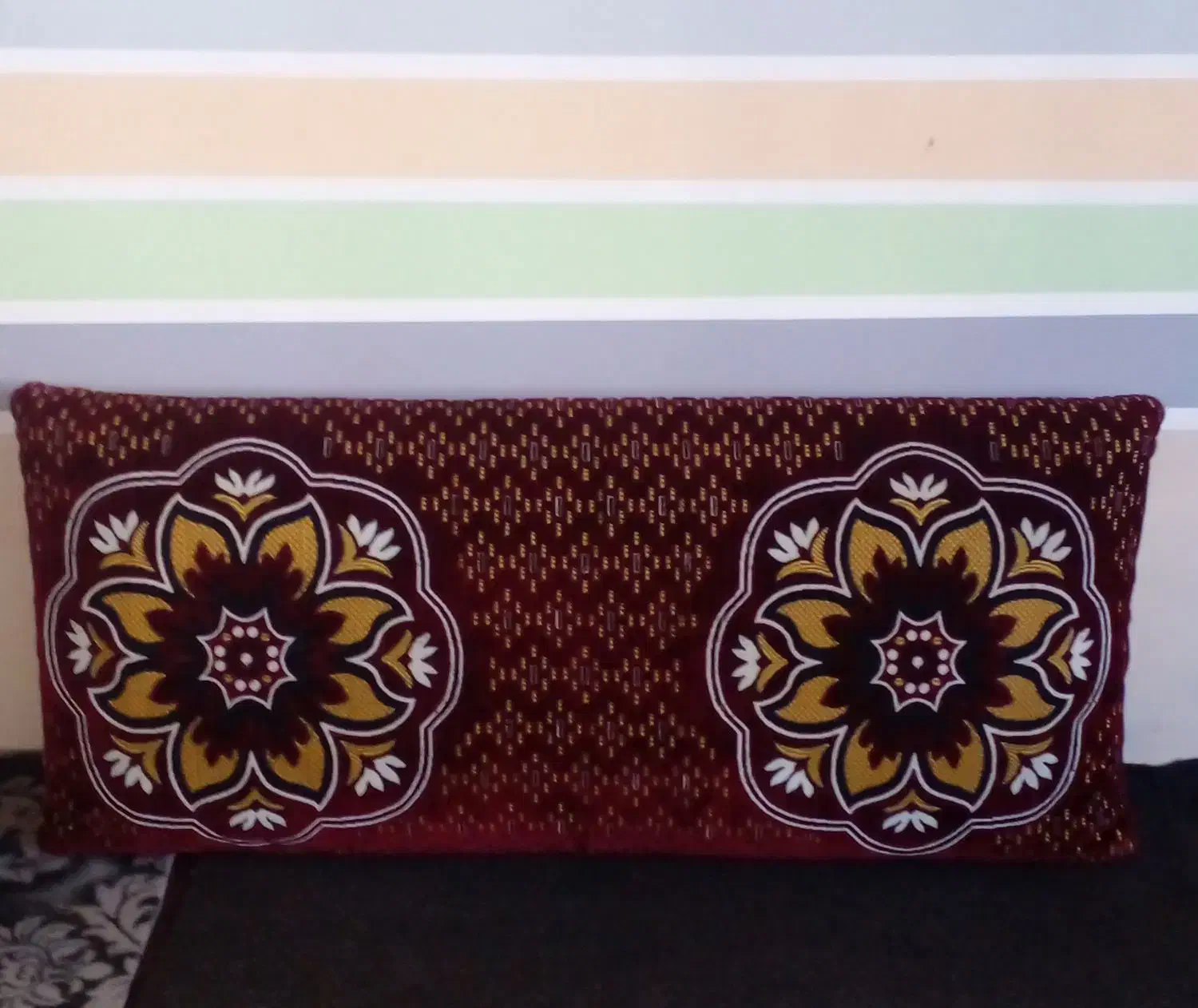 چهار عدد پشتی دیواری کاملا سالم وتمیز|پشتی|کیاشهر, |دیوار