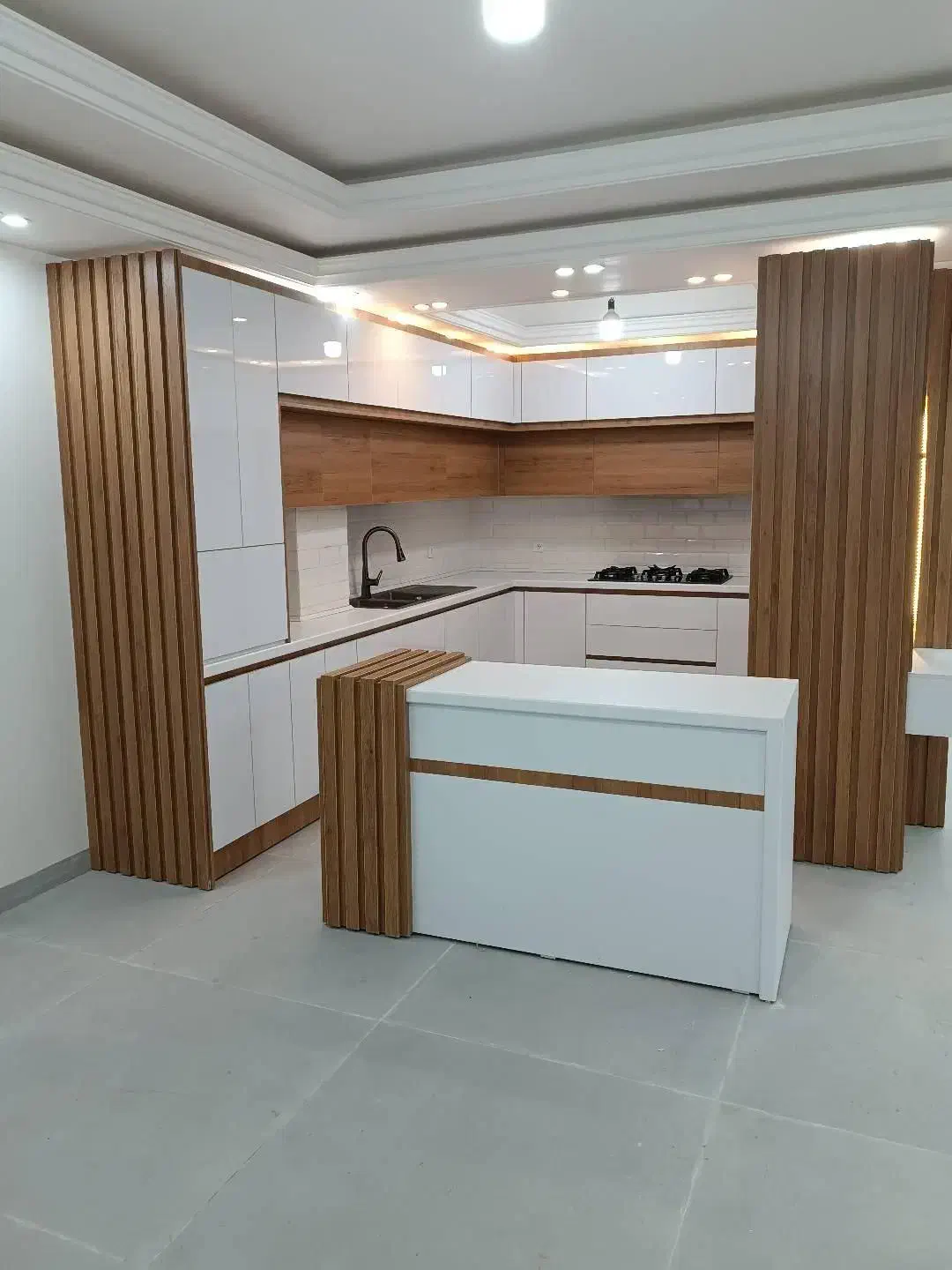 انواع کابینت آشپزخانه/پله ای/تمام چوب/دورنگ365|مصالح و تجهیزات ساختمان|اردبیل, |دیوار