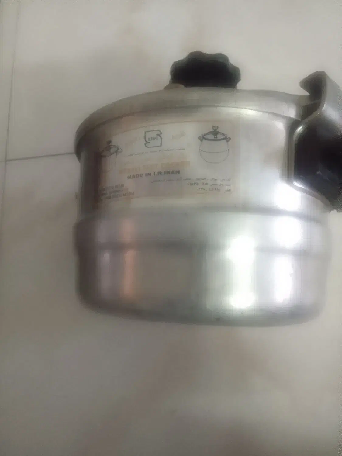 یک عدد زودپز آرام پز|ظروف پخت‌وپز|تایباد, |دیوار