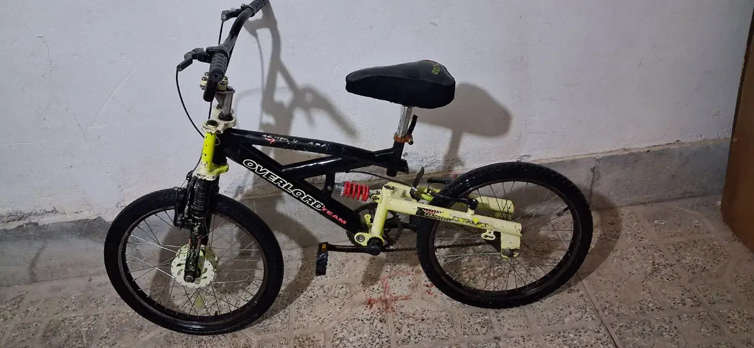 دوچرخه|دوچرخه، اسکیت، اسکوتر|برخوار, |دیوار