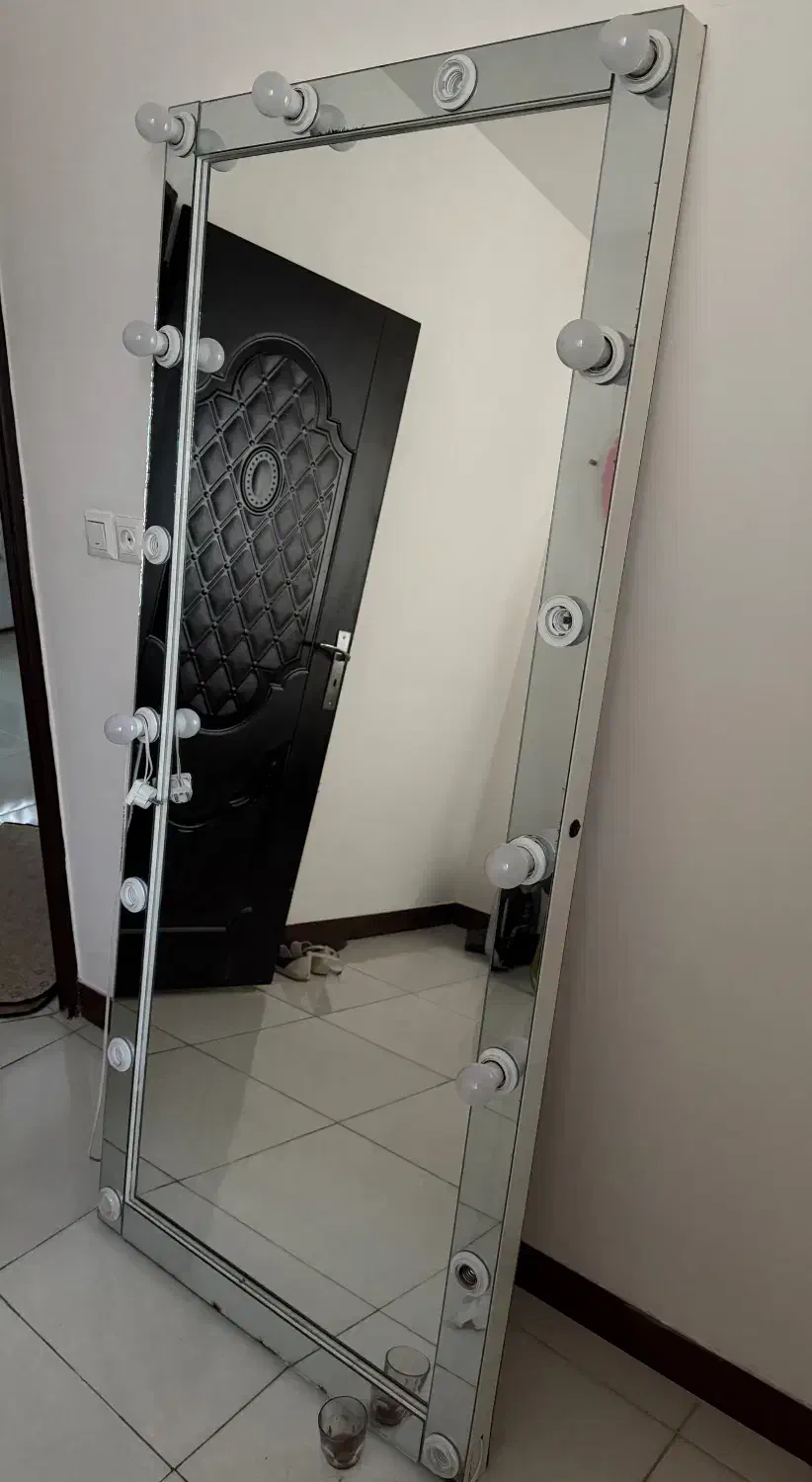 اینه هالیوودی|آینه|ساری, |دیوار