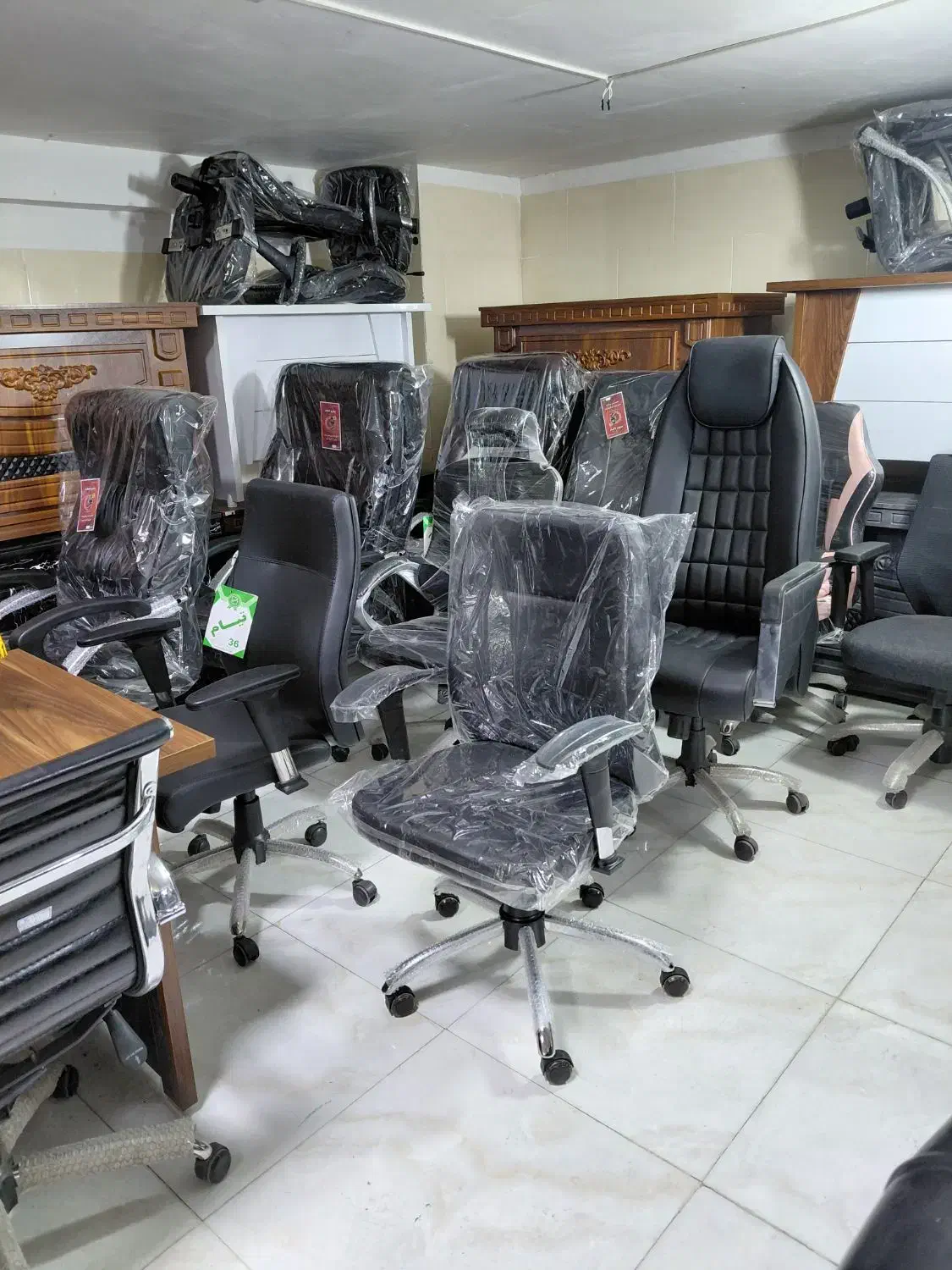 صندلی کد ۹۰۰مدیریتی کنفرانسی کد ۴۵۶۳ میز کمد|مبلمان اداری|کرج, حصارک پایین|دیوار