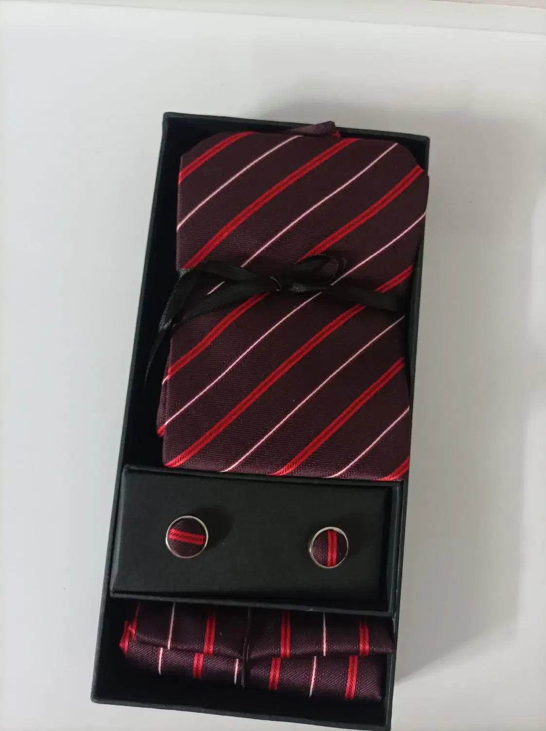 سردکمه ای و کراوات|لباس|قم, مسجد امام حسن|دیوار