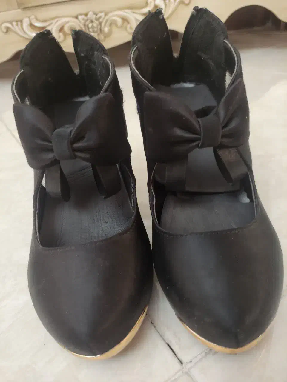 مجلسی|کیف، کفش، کمربند|میانه, |دیوار