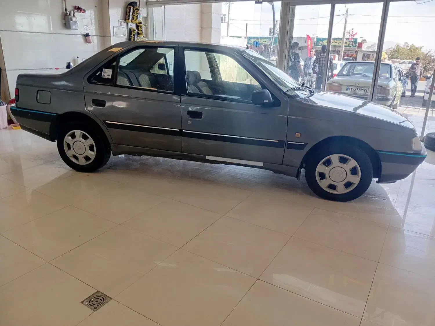 پژو ۴۰۵ ، مدل ۹۳ ، اقساطی|خودرو سواری و وانت|شیراز, شهرک گلستان شمالی|دیوار