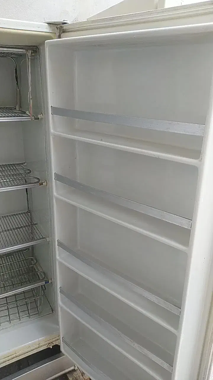 یخچال فریزر سالم ۶ میلیون مقطوع|یخچال و فریزر|سبزوار, جوادیه غربی|دیوار