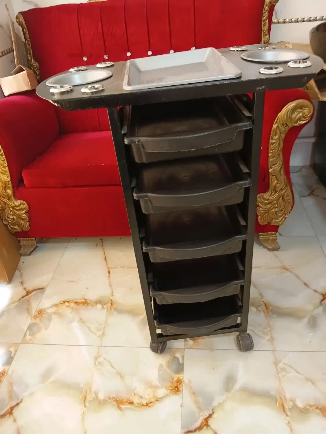 یک صندلی گردون جک دار|آرایشگاه و سالنهای زیبایی|خسروشاه, |دیوار