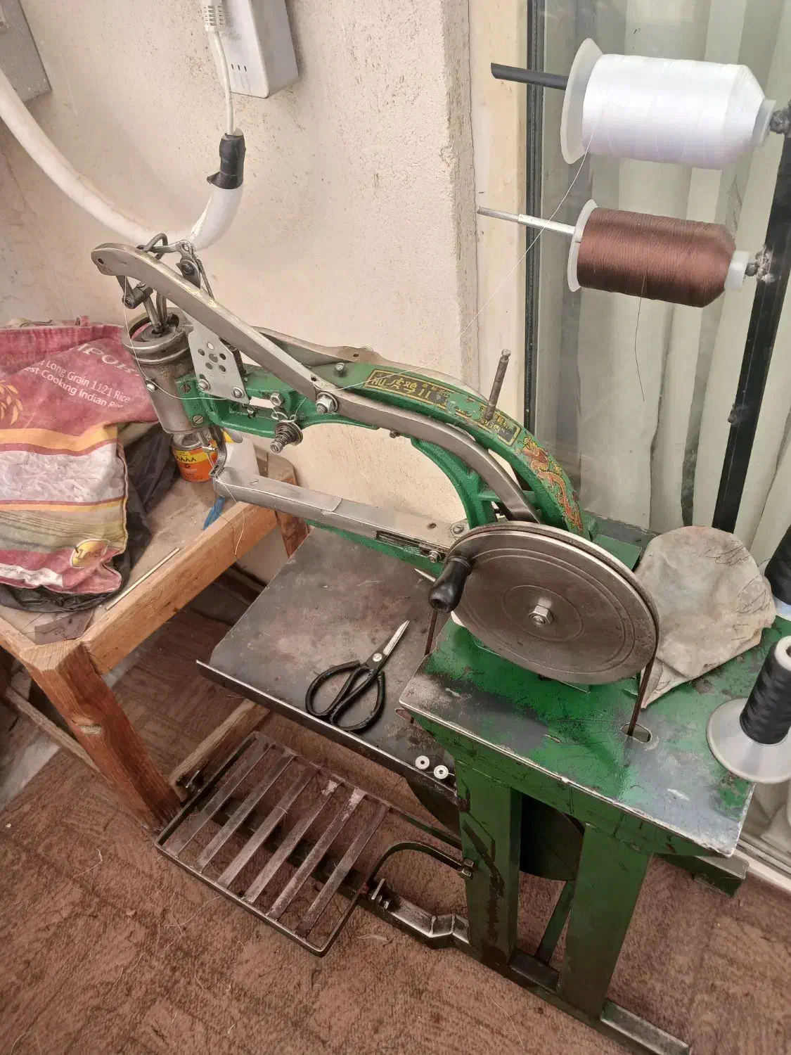 چرخ کفاشی.با پایه زیر..هم وستی هم پا|چرخ خیاطی و ریسندگی|فولادشهر, B4|دیوار