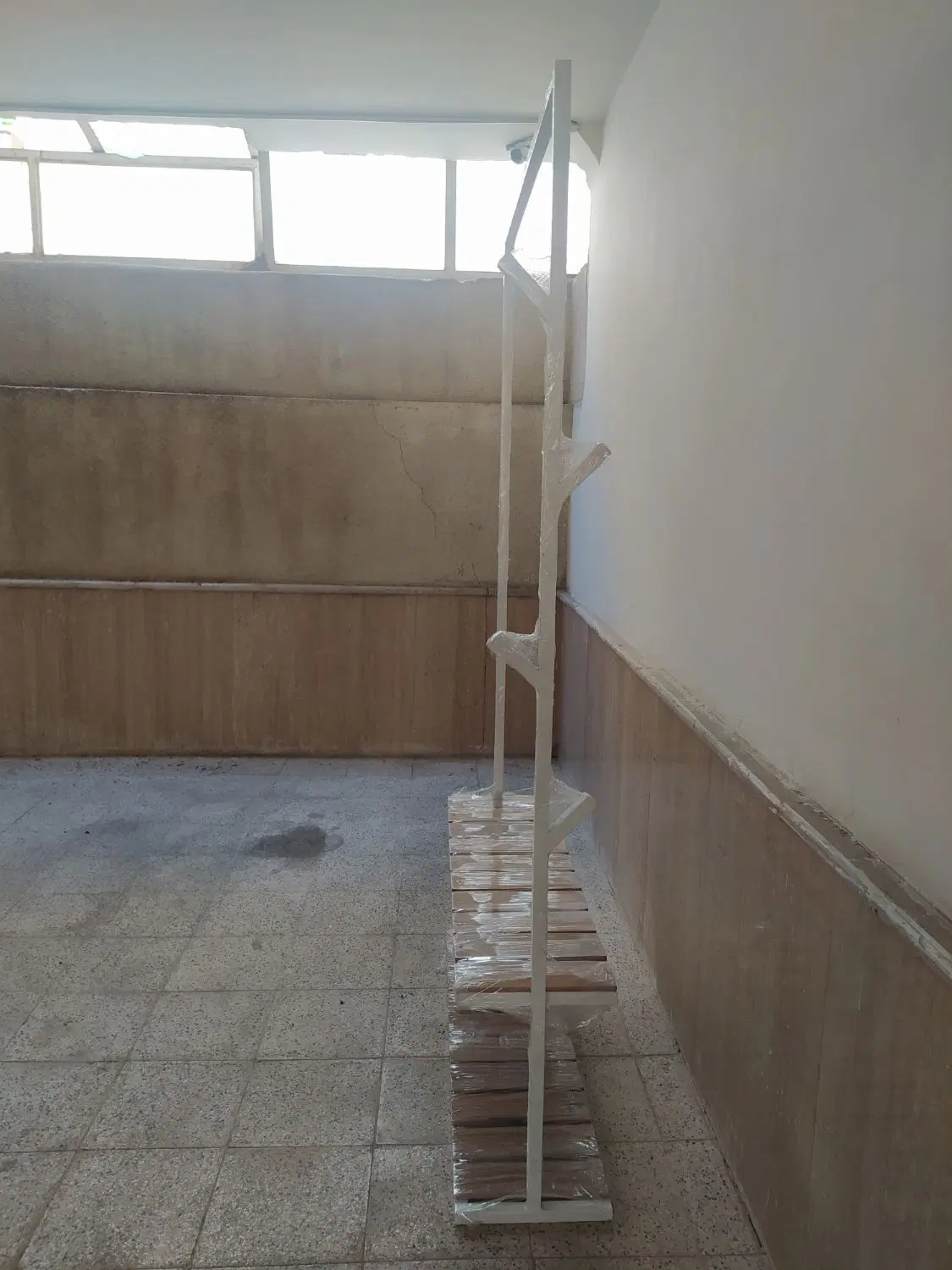 رگال لباس|بندرخت و رخت‌آویز|مشهد, شهرآرا|دیوار