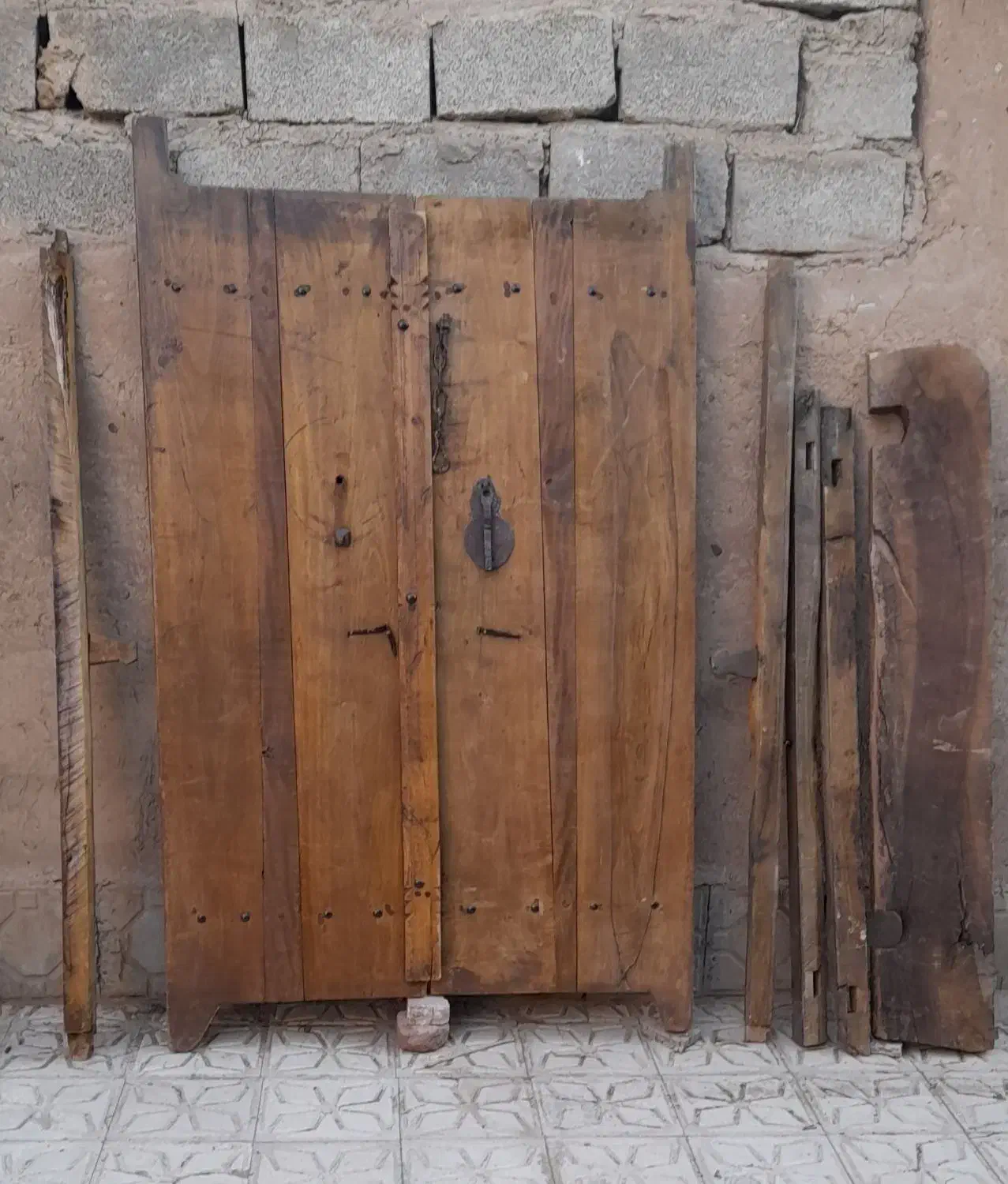 در وپنجره|کلکسیون اشیاء عتیقه|ماهان, |دیوار