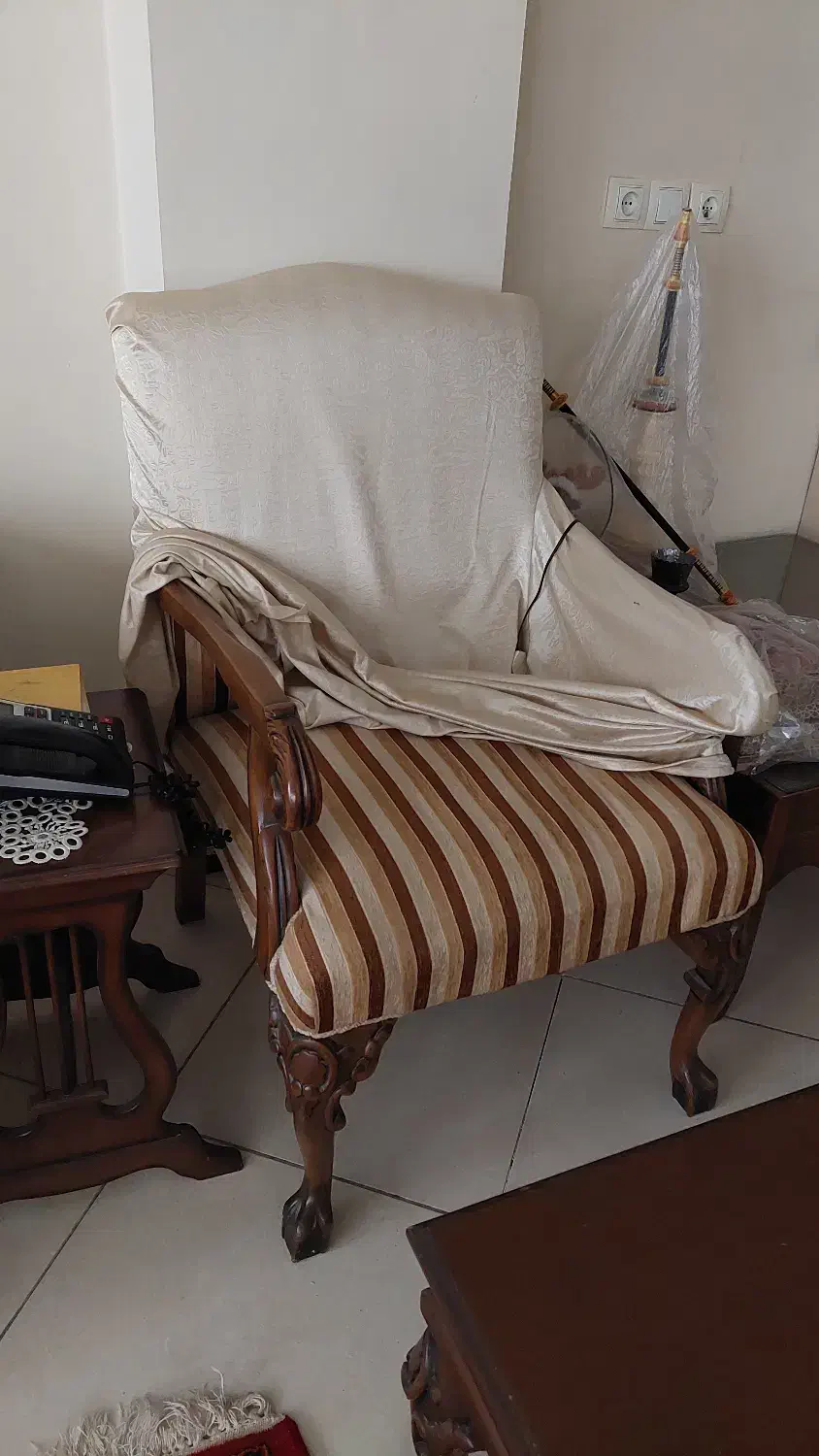 مبل ۷ نفره ترک و مبل ۴ نفره راه راه|مبلمان خانگی و میز عسلی|اصفهان, باغ دریاچه|دیوار