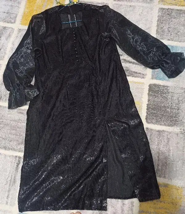 لباس در حد نو|لباس|الشتر, |دیوار