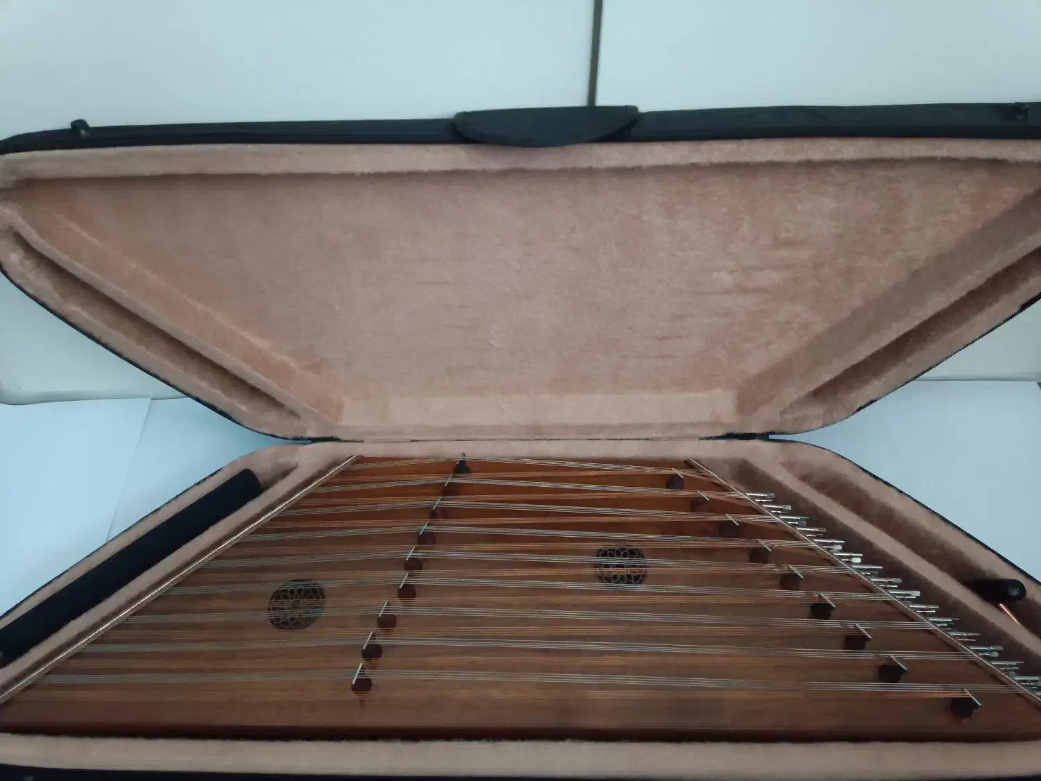 سنتور ایرانی|سازهای سنتی|دماوند, گیلاوند|دیوار