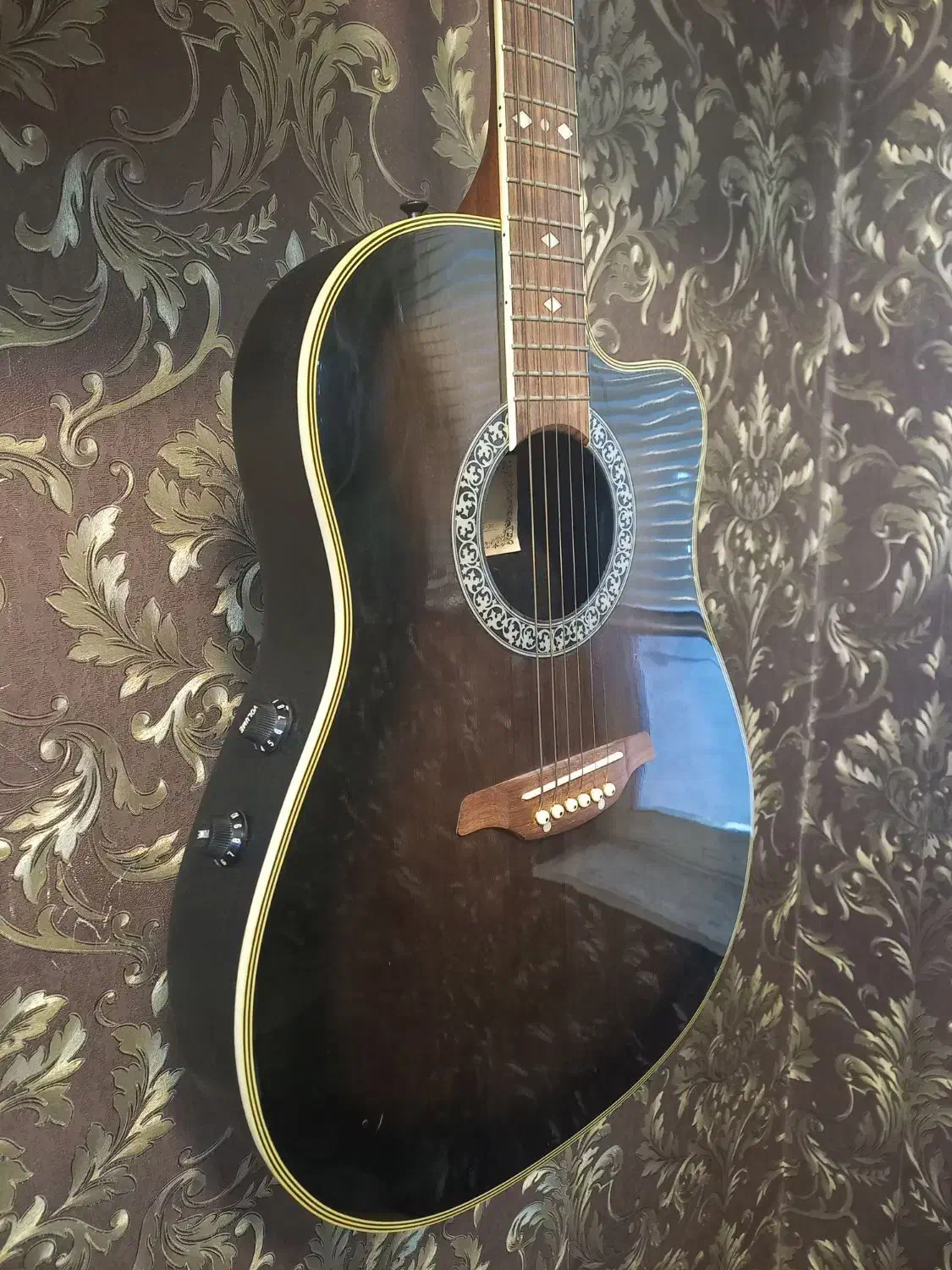 گیتار آکوستیک|گیتار، بیس، امپلیفایر|رشت, خواهر امام|دیوار