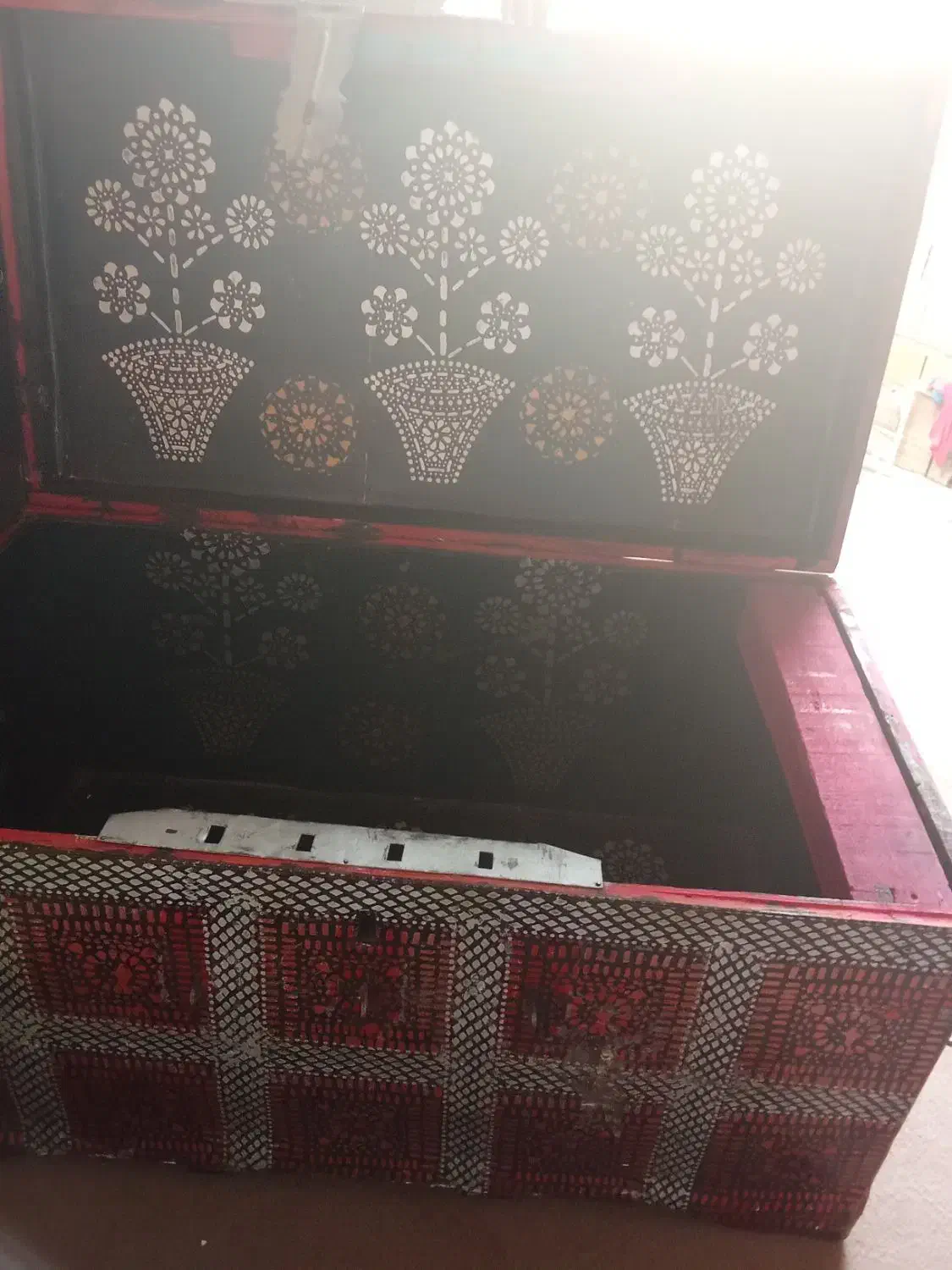 صندوق|کلکسیون اشیاء عتیقه|علی‌آباد کتول, |دیوار