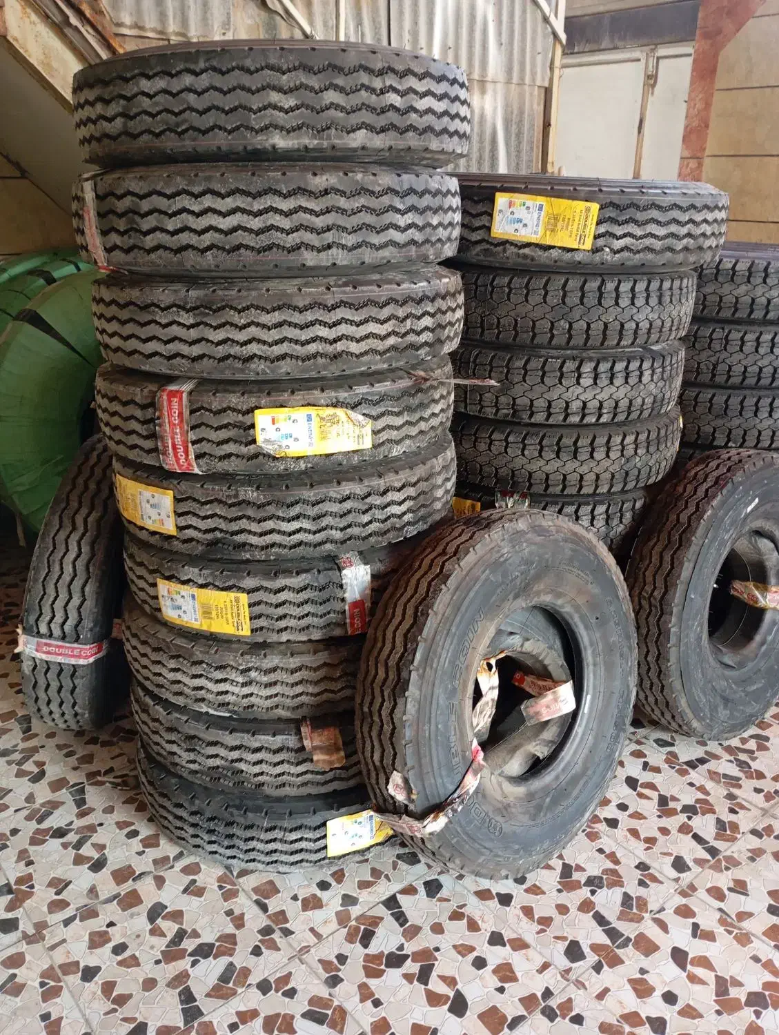 لاستیک خارجی ایسیزو خاور دبل کویین|قطعات یدکی و لوازم جانبی|کارون, |دیوار