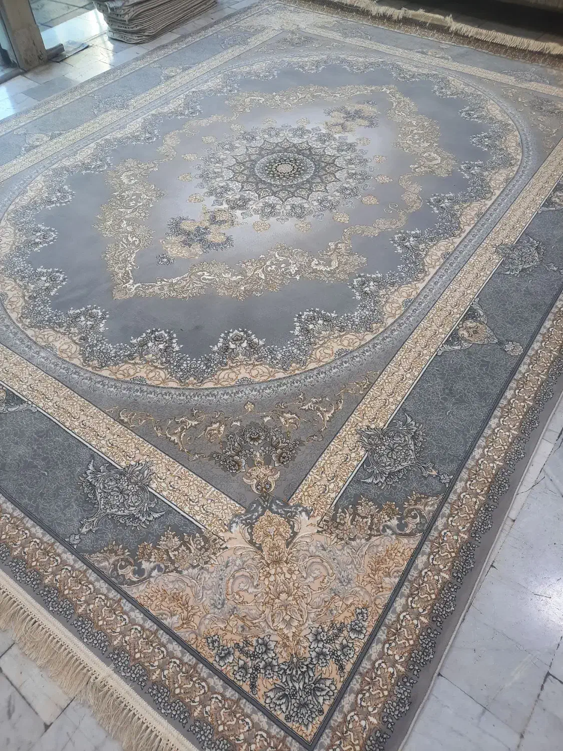 ۲عددفرش۱۲متری دیزاین۱۲۰۰ ضخیم و ریزبافت سرای فرش|فرش|مشکیندشت, |دیوار