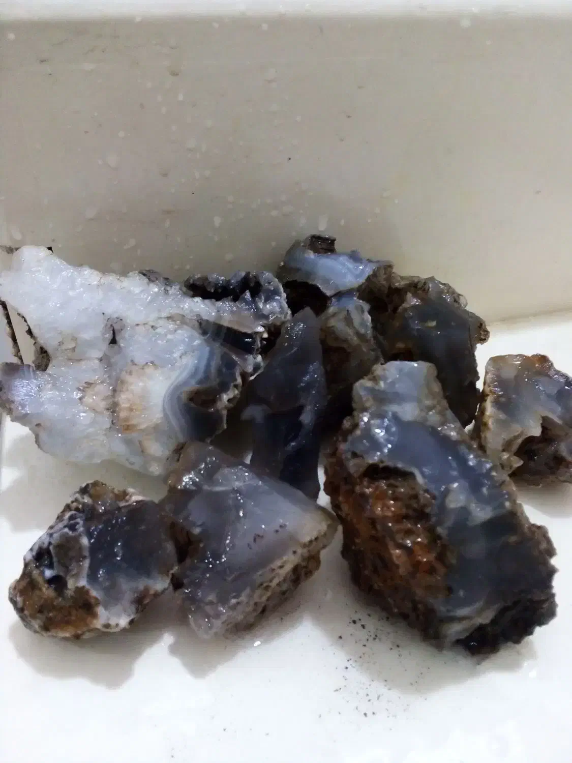 سنگ عقیق سوسنی همه سنگ موجود هست|جواهرات|لاهیجان, لیالستان|دیوار