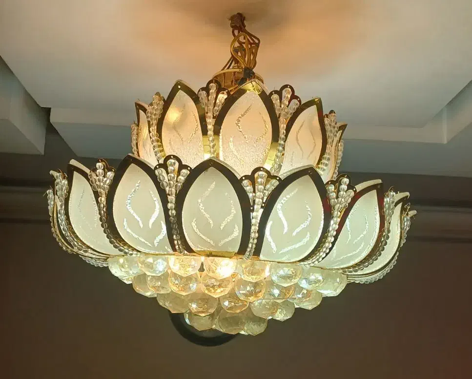 لوستر خورشیدی|لوستر و چراغ آویز|تهران, امام زاده عبدالله|دیوار