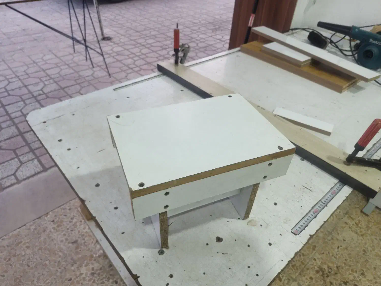 چهار پایه قابل حمل و کوچک|صندلی و نیمکت|رودسر, |دیوار