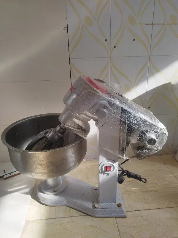 خمیر گیر ده کیلو یی وتنور گازی پنج شعله|اجاق گاز و لوازم برقی پختوپز|میانه, |دیوار