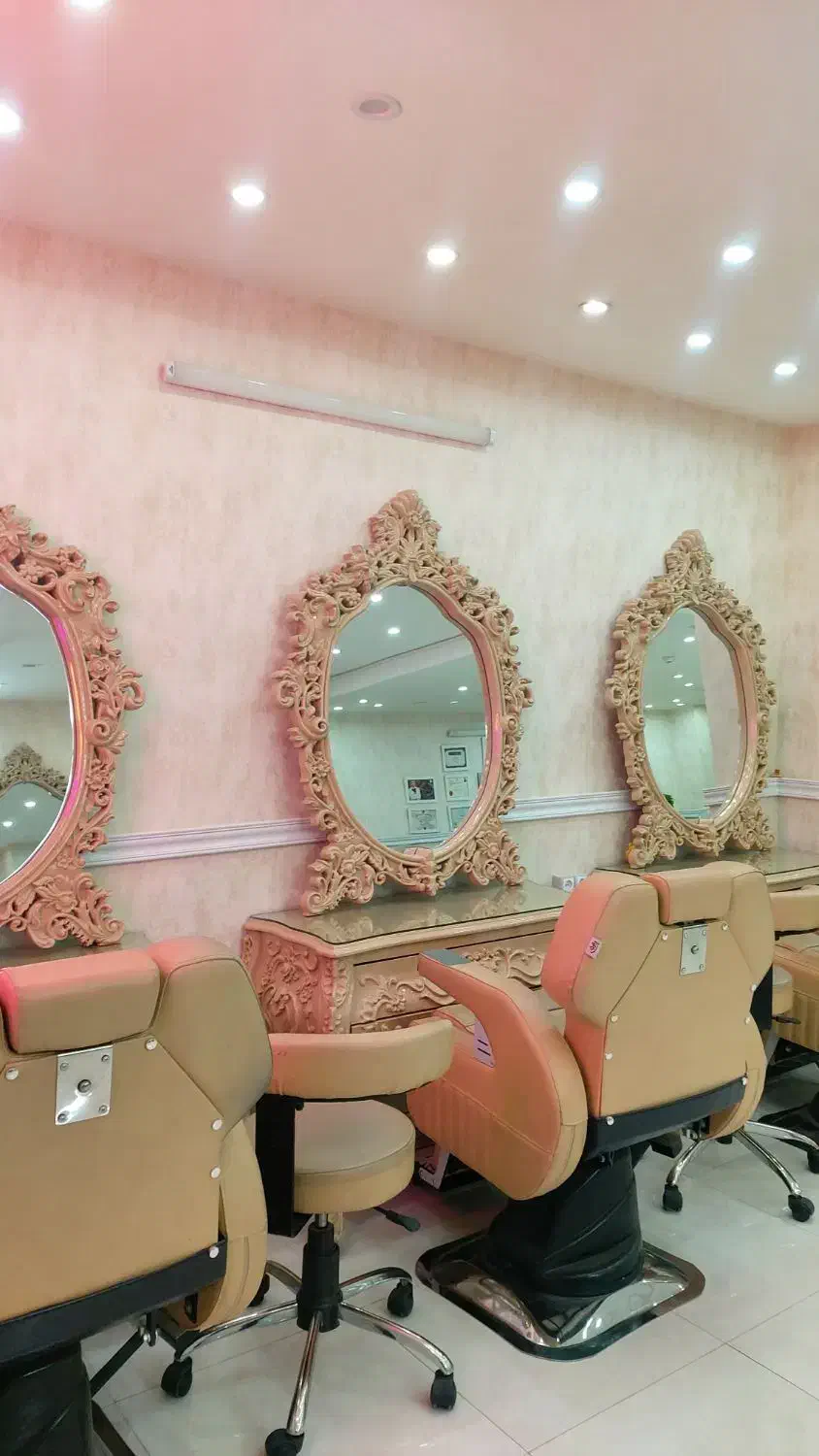 آیینه و کنسول آرایشگاهی|آرایشگاه و سالن‌های زیبایی|قم, سالاریه|دیوار