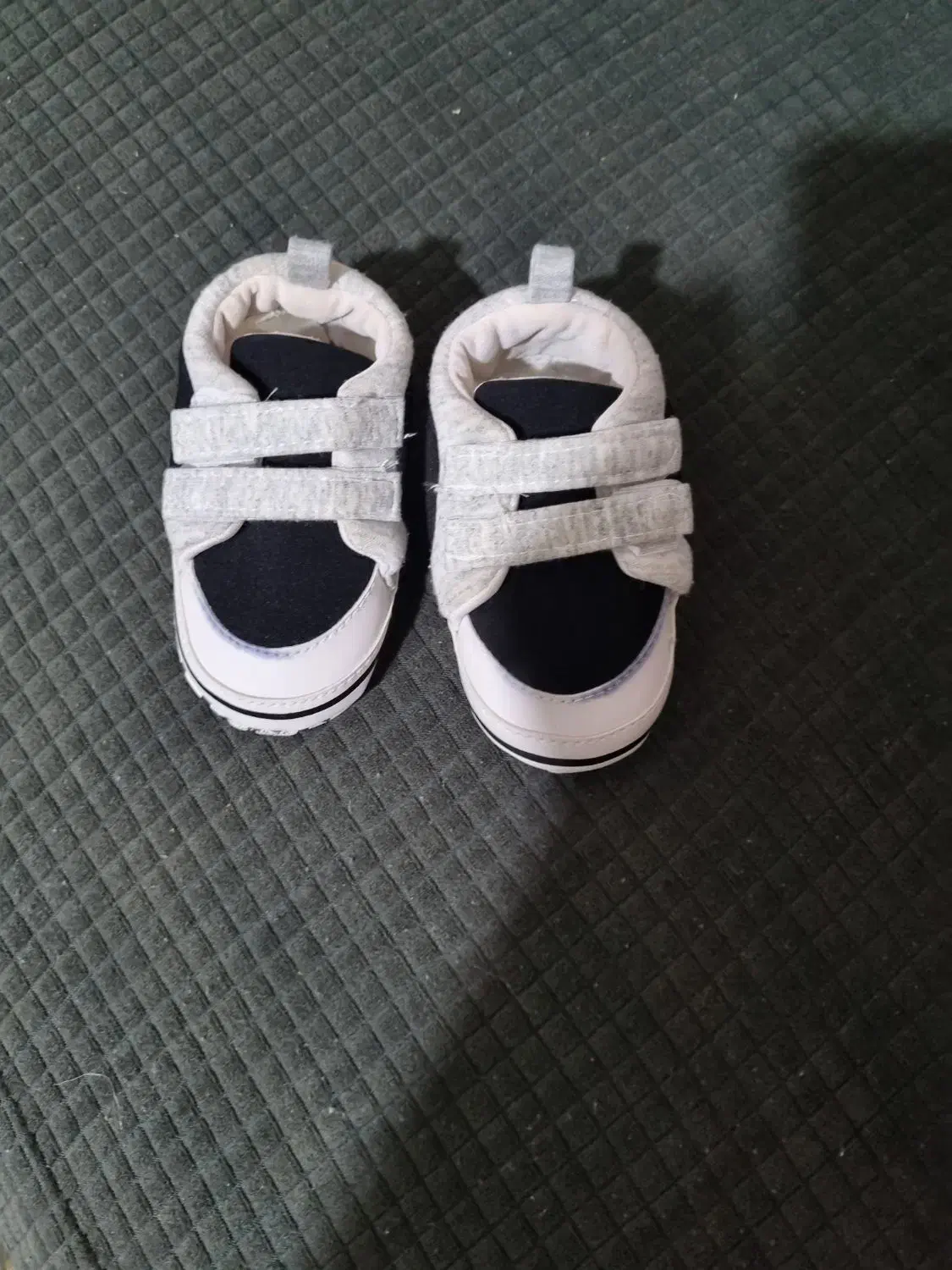 تعدای شلوار و بیلر سوت و کفش بچگانه|کفش و لباس بچه|شیراز, دلجو|دیوار