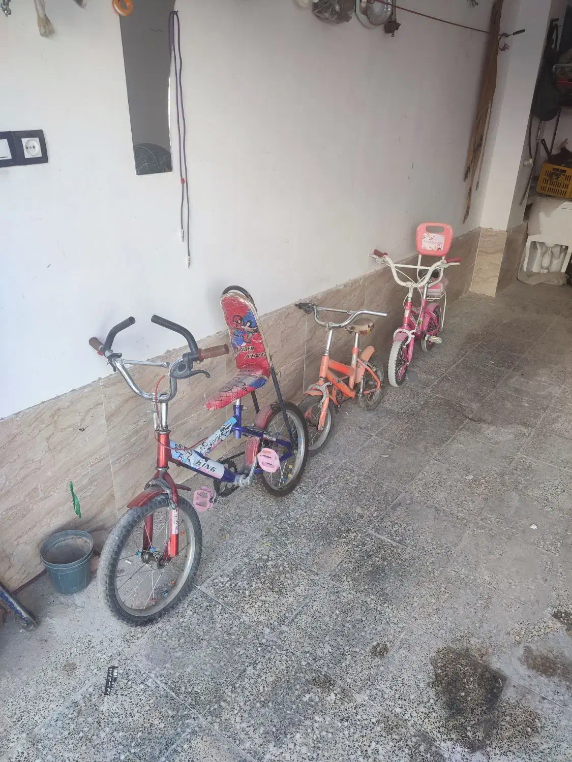 سه عدد دوچرخه|دوچرخه، اسکیت، اسکوتر|شیراز, کوشک میدان|دیوار