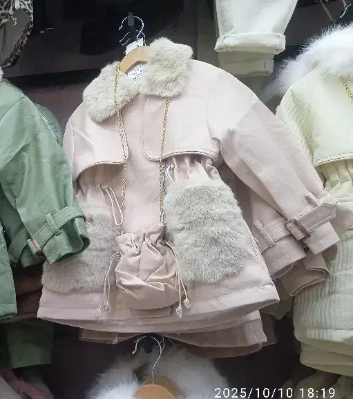 پالتو نو زیر قیمت بازار|کفش و لباس بچه|تربت‌حیدریه, قائم|دیوار