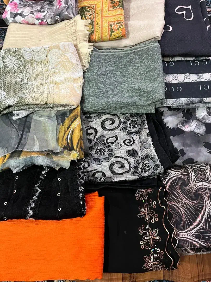 تعدادی لباس مجلسی و شال|لباس|شیراز, عادل آباد|دیوار