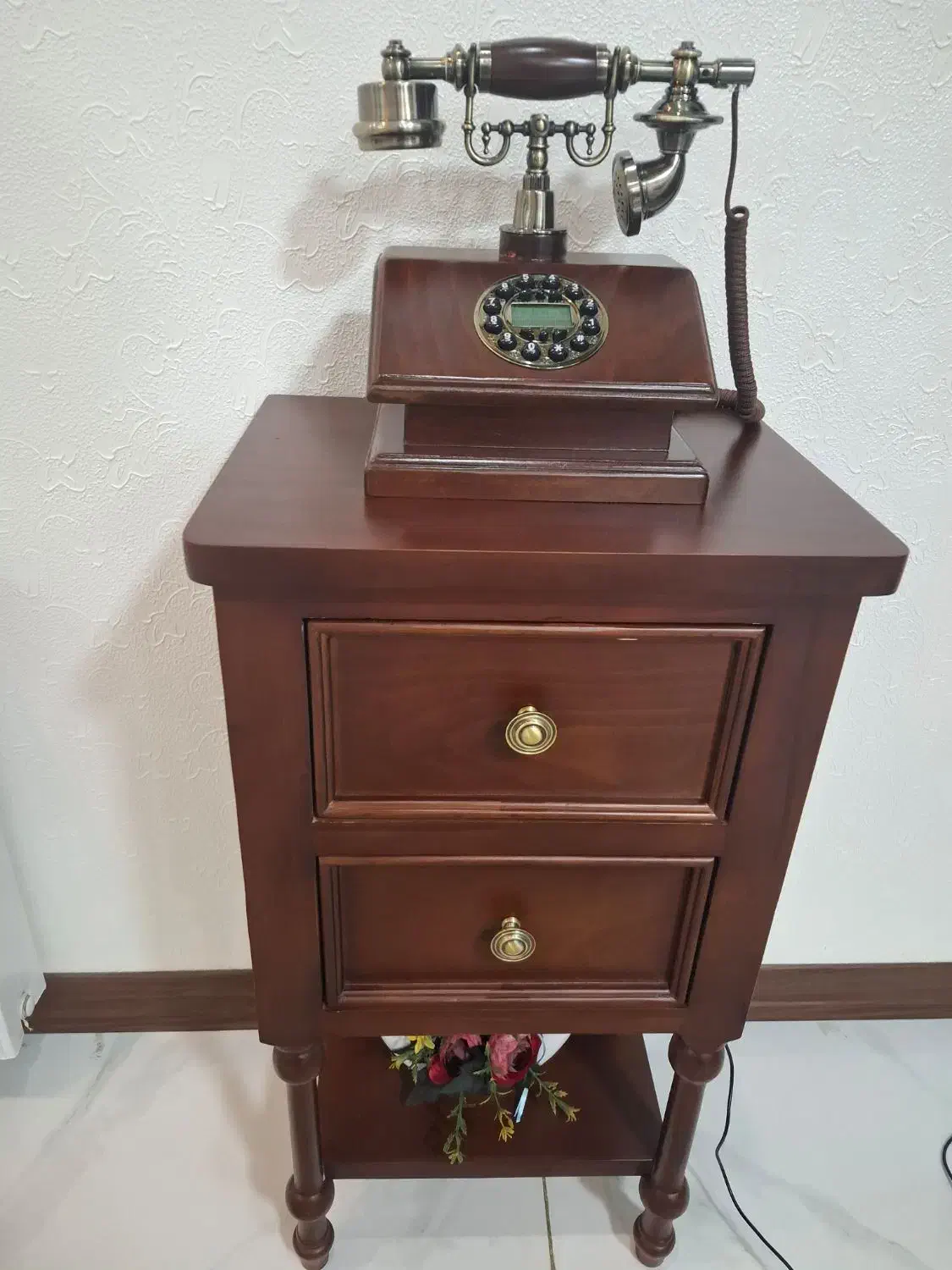 تلفن کلاسیک نو|میز تلفن|شاهینشهر, عطار|دیوار