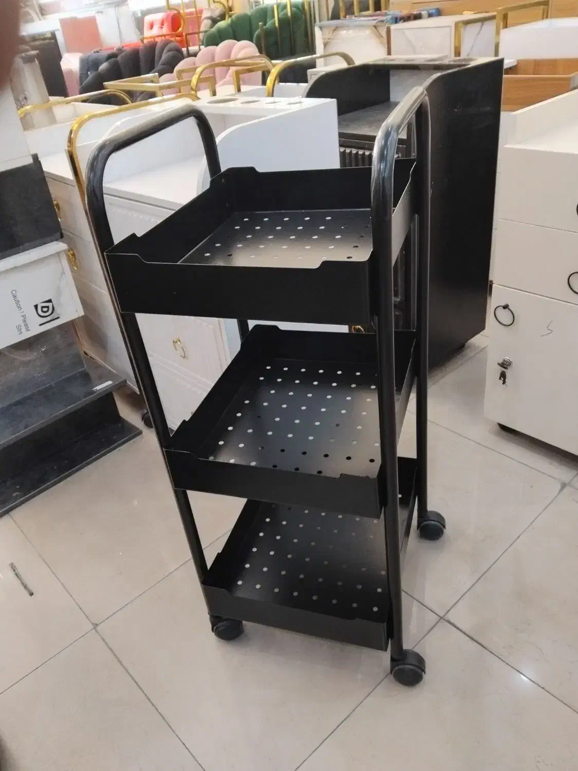 تجهیزات آرایشگاه ترولی پلاستیکی و ام دی اف|آرایشگاه و سالنهای زیبایی|شیراز, سینما سعدی|دیوار