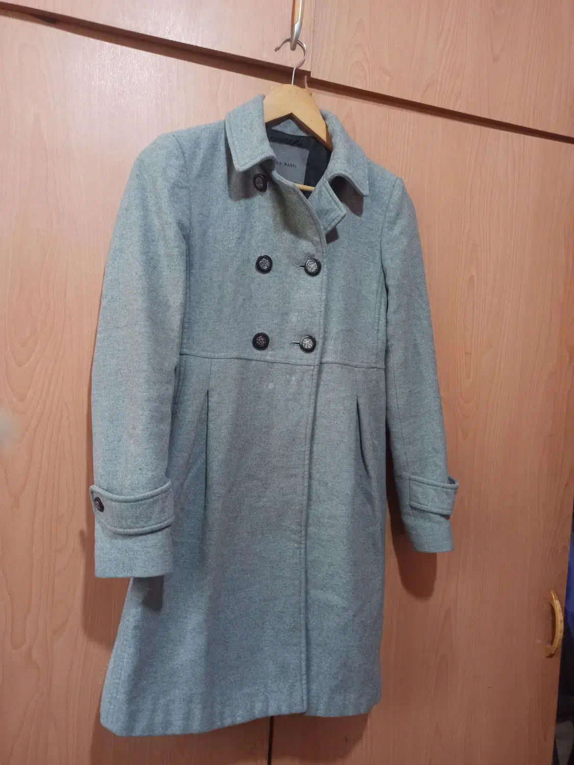 پالتو|لباس|اصفهان, ناصرخسرو|دیوار